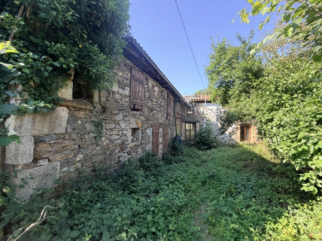 1 Bedroom(s) - 2,609m² land for sale in Haute-Vienne, Limousin, France - FrenchPropertyPortal.com House to finish renovating in tranquil location for sale for 47,500€ in Haute-Vienne, Limousin