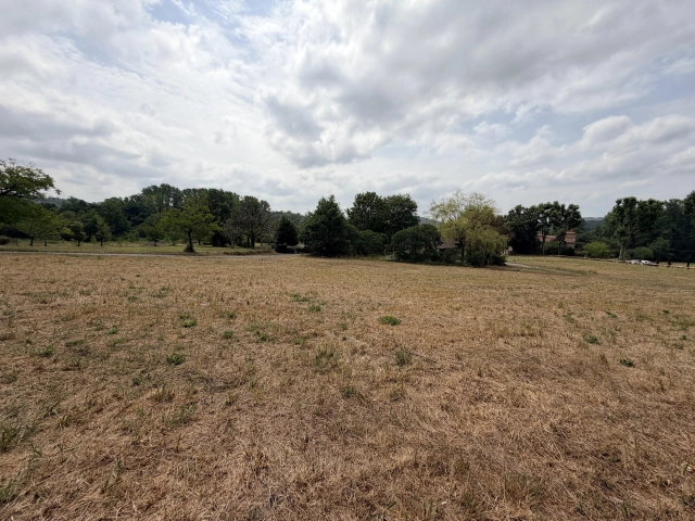 Building Plot with CU building certificate,  in countryside setting within walking distance of Cazals centre for sale for 34,000&euro; in Lot, Midi-Pyrénées