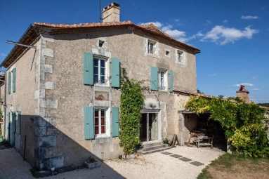 4 bed property with pool and outbuildings for sale for 360,400&euro; in Charente, Poitou-Charentes