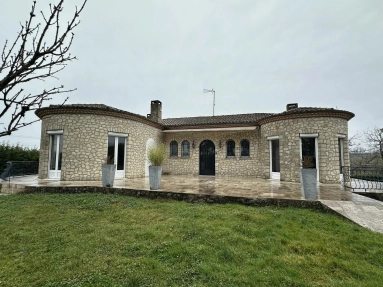 Stunning six-bedroom villa with a pool, ideally located near Sainte-Foy-la-Grande, possibility of two separate living spaces for sale for 450,500&euro; in Gironde, Aquitaine