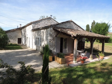 Superb stone house with annexe in a peaceful hamlet with lovely views for sale for 435,000&euro; in Gironde, Aquitaine