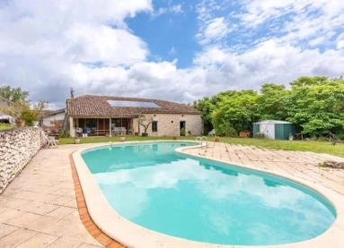 4 Bedroom(s) - 1 Bathroom(s) - 4,728m² land for sale in Lot-et-Garonne, Aquitaine, France - FrenchPropertyPortal.com Countryside property with stunning views and endless potential for sale for 344,500€ in Lot-et-Garonne, Aquitaine
