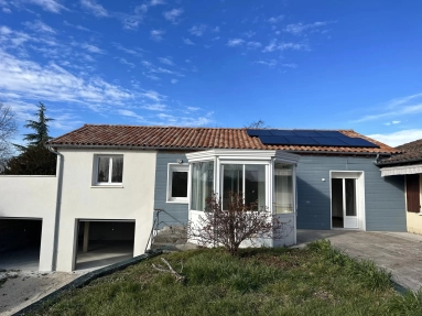 Spacious contemporary house with large garden and swimming pool for sale for 162,000&euro; in Charente, Poitou-Charentes
