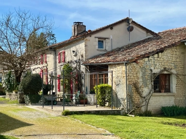 Impressive country house with pool and revenue opportunities for sale for 398,000&euro; in Charente, Poitou-Charentes