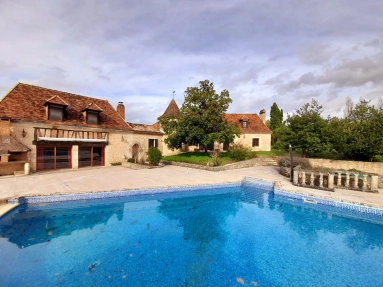 6 Bedroom(s) - 4 Bathroom(s) - 22,270m² land for sale in Dordogne, Aquitaine, France - FrenchPropertyPortal.com Character property with second house, large pool, pond and 2.2 hectares for sale for 736,700€ in Dordogne, Aquitaine