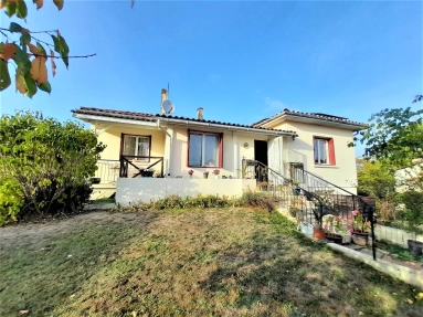 3 Bedroom(s) - 2 Bathroom(s) - 731m² land for sale in Lot-et-Garonne, Aquitaine, France - FrenchPropertyPortal.com Pretty Village house with a Swimming pool for sale for 220,000€ in Lot-et-Garonne, Aquitaine