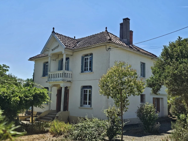 5 Bedroom(s) - 3 Bathroom(s) - 7,829m² land for sale in Lot-et-Garonne, Aquitaine, France - FrenchPropertyPortal.com Light filled 5 bed property with pool for sale for 325,000€ in Lot-et-Garonne, Aquitaine