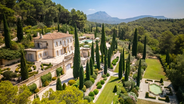 7 Bedroom(s) - 7 Bathroom(s) - 30,000m² land for sale in Bouches-du-Rhône, Provence-Alpes-Côte-d'Azur, France - FrenchPropertyPortal.com An Exceptional Estate in Aix-en-Provence's Most Prestigious Address for sale for 15,000,000€ in Bouches-du-Rhône, Provence-Alpes-Côte-d'Azur