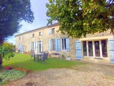 4 Bedroom(s) - 2 Bathroom(s) - 1,884m² land for sale in Charente-Maritime, Poitou-Charentes, France - FrenchPropertyPortal.com 4-bed stone farmhouse with pool just 30 kms from the beach for sale for 275,000€ in Charente-Maritime, Poitou-Charentes