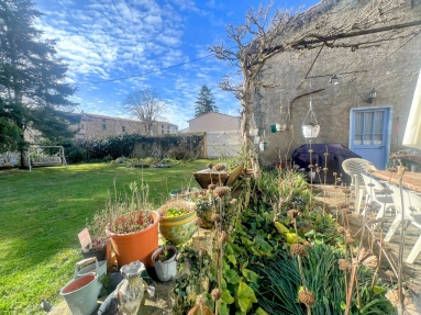 A Collection of Character Buildings with Principal Residence, Guest House and Mature Gardens for sale for 490,000&euro; in Ariège, Midi-Pyrénées