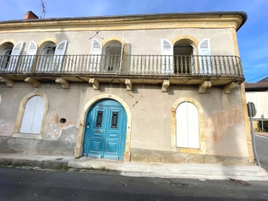 Spacious townhouse with private gardens and annex for sale for 299,600&euro; in Dordogne, Aquitaine