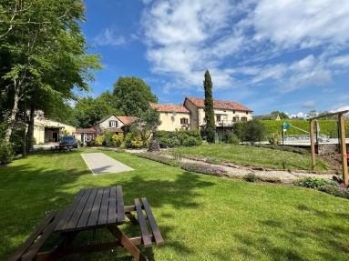 Country house plus 2 gites, pool and views to die for for sale for 499,000&euro; in Tarn, Midi-Pyrénées