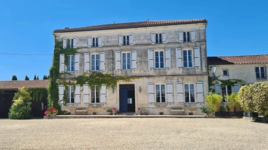 Exceptional Manoir and estate set in 7 acres for sale for 975,000&euro; in Charente, Poitou-Charentes