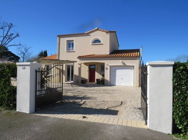 Spacious house in attractive village for sale for 240,750&euro; in Vendée, Pays-de-la-Loire