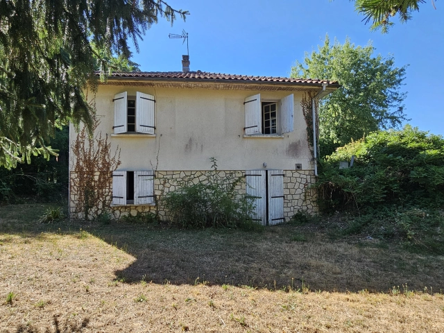 Detached Country Home with Former Chambre d'Hôtes Potential – A Renovation Opportunity Full of Possibilities for sale for 150,420&euro; in Charente, Poitou-Charentes