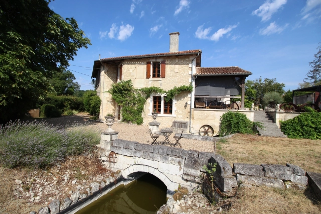4 Bedroom(s) - 2 Bathroom(s) - 10,354m² land for sale in Dordogne, Aquitaine, France - FrenchPropertyPortal.com Mill conversion with four bedrooms, large garden, pool and barn for sale for 397,500€ in Dordogne, Aquitaine