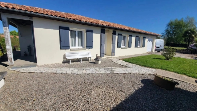 3 Bedroom(s) - 1 Bathroom(s) - 1,488m² land for sale in Charente, Poitou-Charentes, France - FrenchPropertyPortal.com Near Ruffec, a single-storey detached house with three bedrooms, a garage and a garden for sale for 205,200€ in Charente, Poitou-Charentes