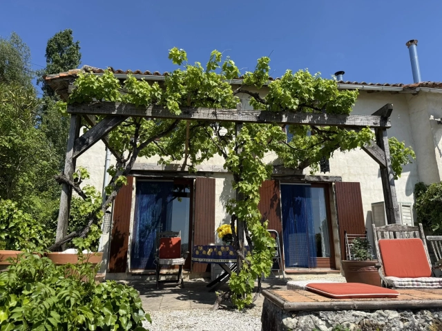 Charming 3-bed house on small development for sale for 175,000&euro; in Charente, Poitou-Charentes