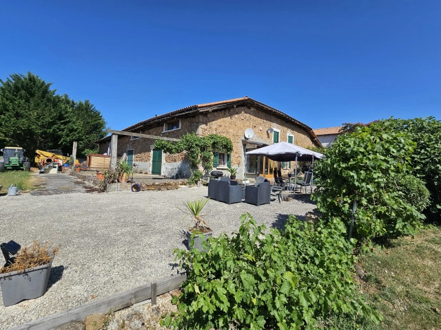 Exceptional Barn Conversion with Attached Barn, Workshop and Views for sale for 304,950&euro; in Charente, Poitou-Charentes