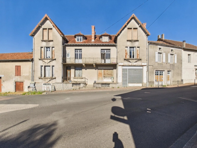 Stunning Character Property with 8 Bedrooms and Commercial Space for sale for 147,150&euro; in Dordogne, Aquitaine