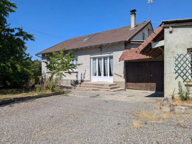 Lovely light property a few mintutes from Saint Sulpice les Feuilles for sale for 147,150&euro; in Haute-Vienne, Limousin