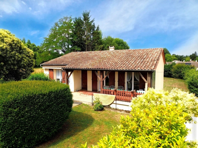 2 Bedroom(s) - 1 Bathroom(s) - 1,734m² land for sale in Lot-et-Garonne, Aquitaine, France - FrenchPropertyPortal.com Renovated Village House with Garden and Development Potential for sale for 224,700€ in Lot-et-Garonne, Aquitaine