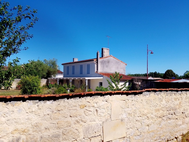3 Bedroom(s) - 2 Bathroom(s) - 1,041m² land for sale in Charente-Maritime, Poitou-Charentes, France - FrenchPropertyPortal.com Renovated 3-bed house with garden, garage and workshop on the edge of Jonzac for sale for 256,800€ in Charente-Maritime, Poitou-Charentes