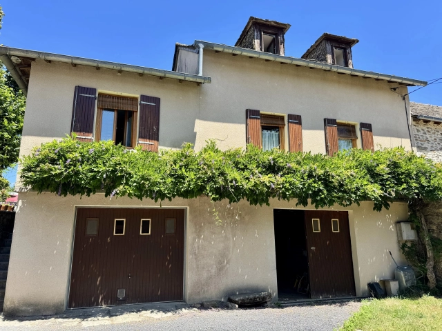 Charming Village House with Garden near Rieupeyroux for sale for 141,750&euro; in Aveyron, Midi-Pyrénées