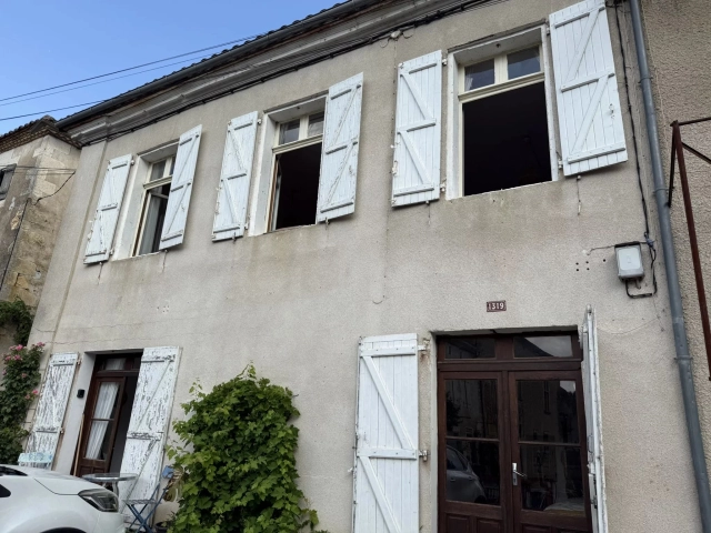 2 Bedroom(s) - 2 Bathroom(s) - 780m² land for sale in Dordogne, Aquitaine, France - FrenchPropertyPortal.com Village house with two apartments for sale for 99,000€ in Dordogne, Aquitaine