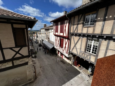 Beautiful apartment in the heart of the village to finish for sale for 115,000&euro; in Lot-et-Garonne, Aquitaine