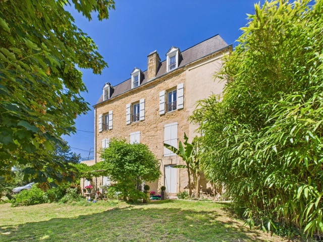 6 Bedroom(s) - 6 Bathroom(s) - 2,919m² land for sale in Dordogne, Aquitaine, France - FrenchPropertyPortal.com High-Yield Multi-Unit Investment Property with Apartments & Garages | Sarlat-la-Canéda, Dordogne for sale for 795,000€ in Dordogne, Aquitaine