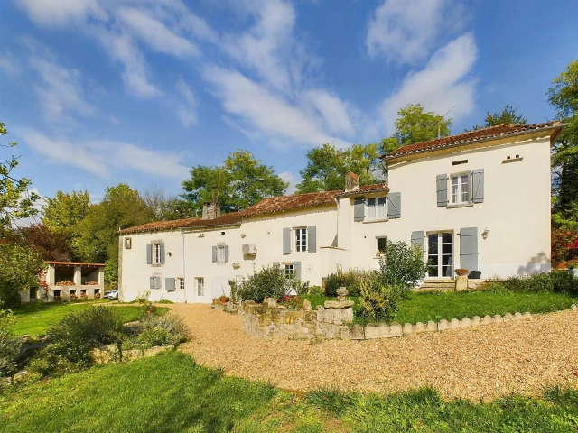 Beautifully restored village house within walking distance to Verteillac for sale for 335,000&euro; in Dordogne, Aquitaine