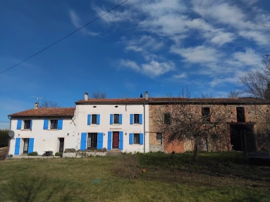 Castelnaudary: Lovely property, principle house, guest houses, private garden, pool and views for sale for 350,000&euro; in Aude, Languedoc-Roussillon