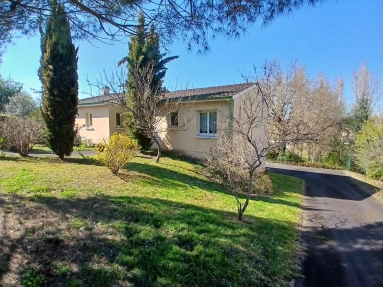 4 Bedroom(s) - 3 Bathroom(s) - 1,895m² land for sale in Charente-Maritime, Poitou-Charentes, France - FrenchPropertyPortal.com Contemporary townhouse with swimming pool for sale for 278,000€ in Charente-Maritime, Poitou-Charentes