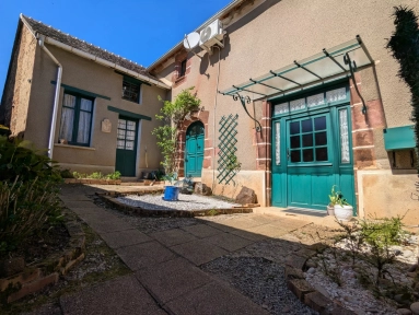 Delightful, characterful family home in the heart of the Indre (36) for sale for 158,000&euro; in Indre, Centre