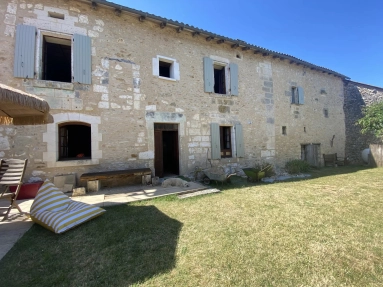 Stone property with outbuilding close to lively town for sale for 195,500&euro; in Dordogne, Aquitaine