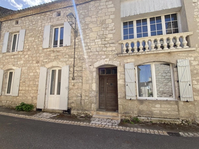 Exceptional Bastide Town Property with Pool and Panoramic Views - Tournon d’Agenais for sale for 425,000&euro; in Lot-et-Garonne, Aquitaine