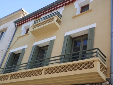 Superb town centre property with riverside terrace garden for sale for 250,000&euro; in Aude, Languedoc-Roussillon