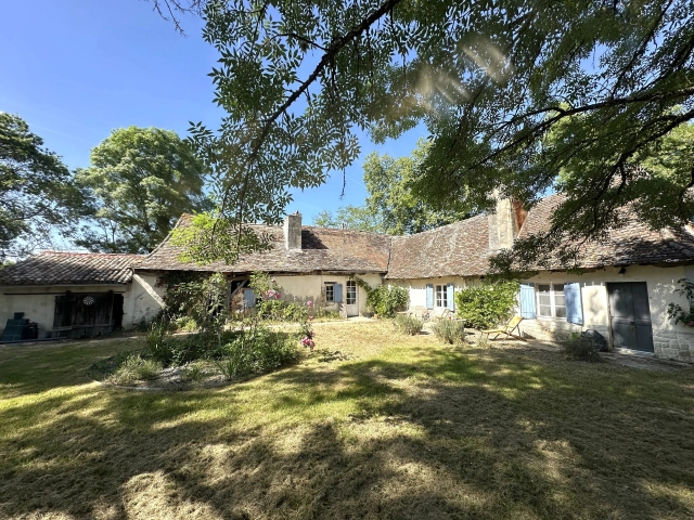 Character Perigord Stone House with Outbuildings and Over 4,000 m² of Land – Near Montpon-Ménestérol, S W France for sale for 170,500&euro; in Dordogne, Aquitaine