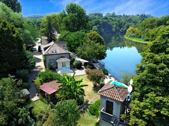 Superb Riverside Property with Infinity Pool and Private Access for sale for 595,000&euro; in Gironde, Aquitaine