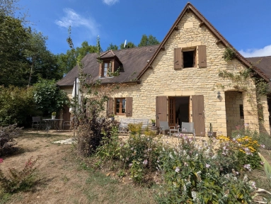 3 Bedroom(s) - 2 Bathroom(s) - 9,987m² land for sale in Dordogne, Aquitaine, France - FrenchPropertyPortal.com 3-Bedroom Stone House Near Sarlat-la-Canéda with Garden and Rental Potential for sale for 362,520€ in Dordogne, Aquitaine