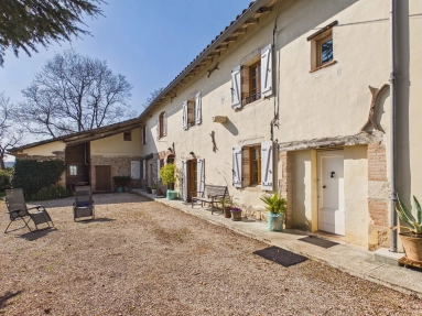 Character House with Pool near Castelnau-De- Montmiral for sale for 450,000&euro; in Tarn, Midi-Pyrénées