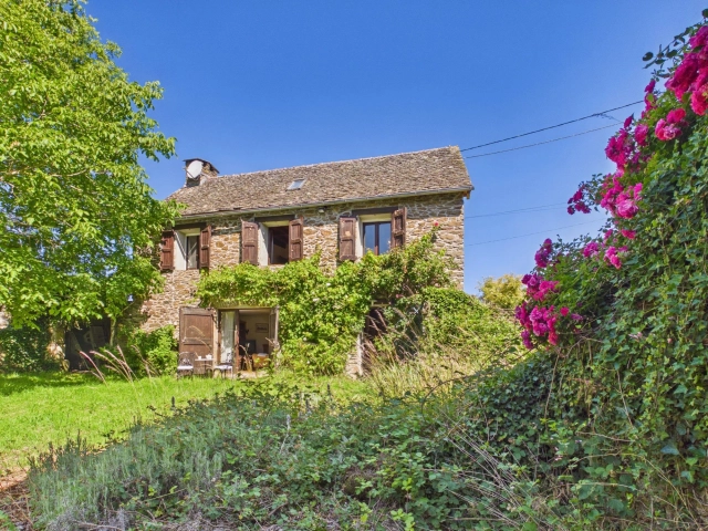 Charming 3-Bedroom Stone House in Lescure-Jaoul for sale for 118,800&euro; in Aveyron, Midi-Pyrénées
