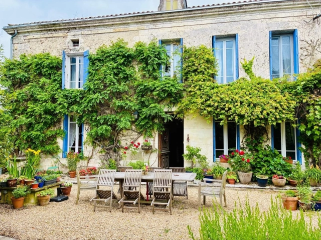 Substantial Village House with Cottage close to Beaches for sale for 530,000&euro; in Charente-Maritime, Poitou-Charentes