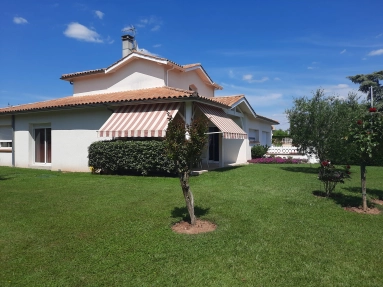 3 Bedroom(s) - 2 Bathroom(s) - 1,470m² land for sale in Lot-et-Garonne, Aquitaine, France - FrenchPropertyPortal.com Lovely contemporary home with garden and garage close to the center of Villeneuve Sur Lot for sale for 213,000€ in Lot-et-Garonne, Aquitaine