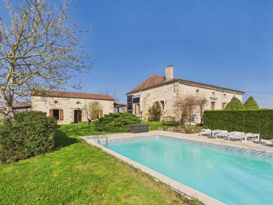 6 Bedroom(s) - 5 Bathroom(s) - 8,469m² land for sale in Lot-et-Garonne, Aquitaine, France - FrenchPropertyPortal.com 3 Bed farmhouse and 3 bed guest cottage with pool and barn in peaceful countryside for sale for 495,000€ in Lot-et-Garonne, Aquitaine