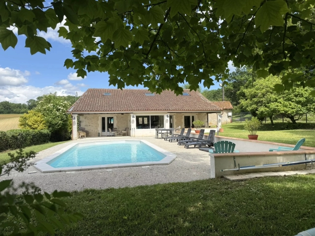 4 Bedroom(s) - 4 Bathroom(s) - 1,373m² land for sale in Charente, Poitou-Charentes, France - FrenchPropertyPortal.com Recently Renovated 4 Bed/4 Bath home with Pool, Barn and Views for sale for 325,000€ in Charente, Poitou-Charentes