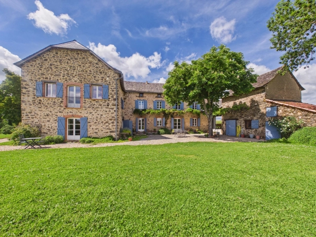 Stone 6-bed, 5-bath house in Mirandol-Bourgnounac with countryside views, pool and land for sale for 630,000&euro; in Tarn, Midi-Pyrénées