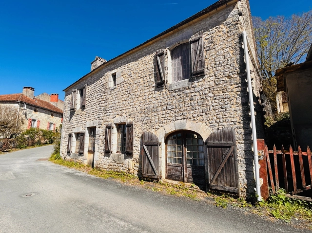3 bed village house with secret courtyard and terrace on a quiet lane near Gourdon, Lot (46310) for sale for 150,000&euro; in Lot, Midi-Pyrénées