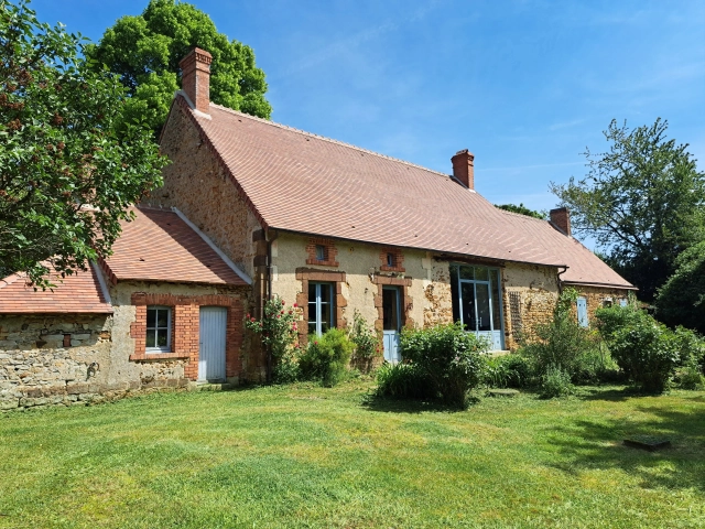 Fabulous converted barn with land for sale for 272,850&euro; in Indre, Centre